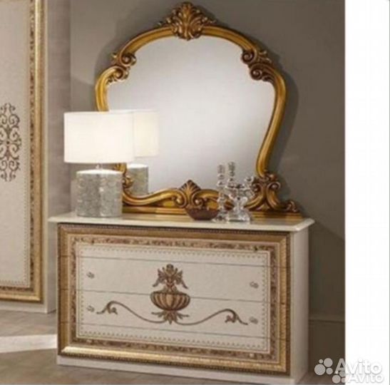 Комод с зеркалом