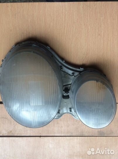 Стекло фары Мерседес Е210