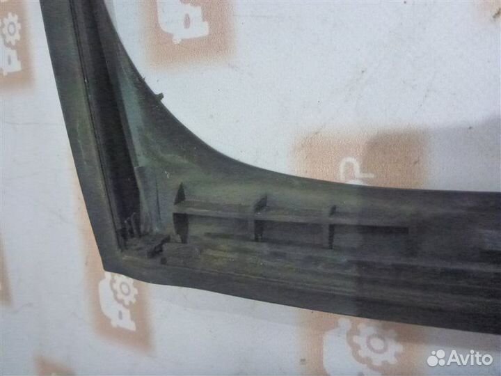 Уплотнительная резинка стекла задняя правая Volvo