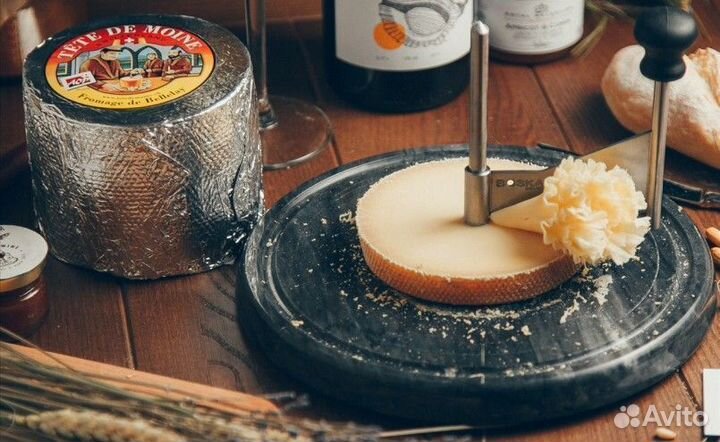 Сыр тет де муан твердый