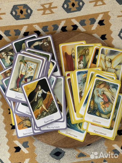 Архетипы и тени / Набор: колода + книга