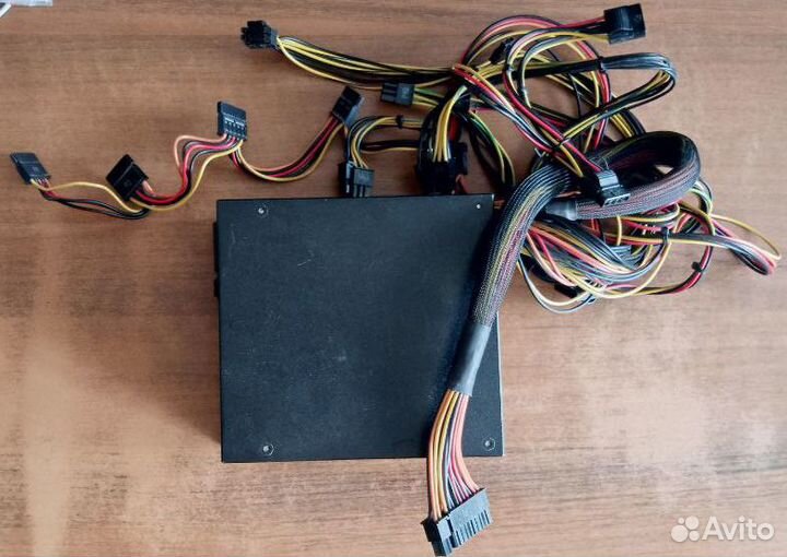 Блок питания 730w перегоревший отдам бесплатно