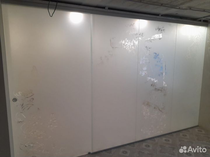 Стеклянные перегородки и двери/алюминиевые двери