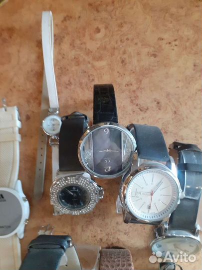 Часы модные