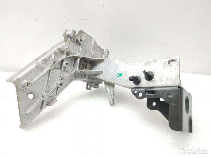 Кронштейн передней панели передний правый