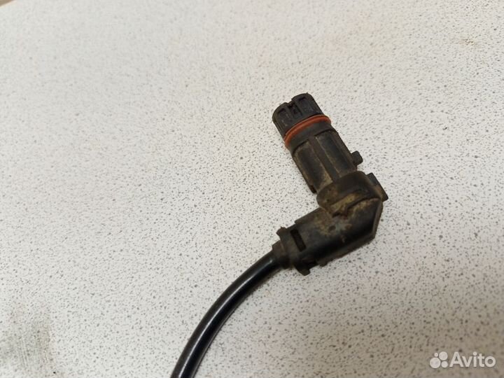 Датчик ABS передний