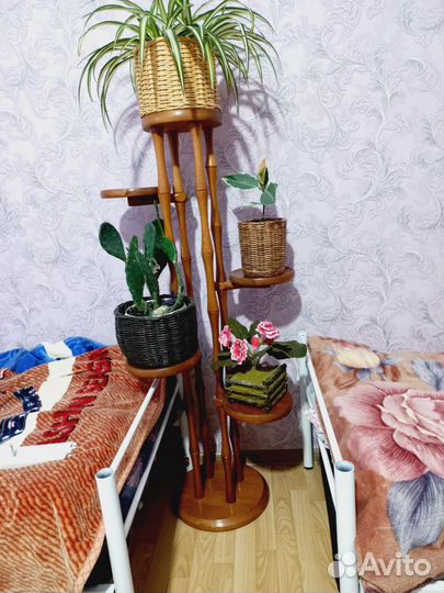 Подставка для цветов и декора