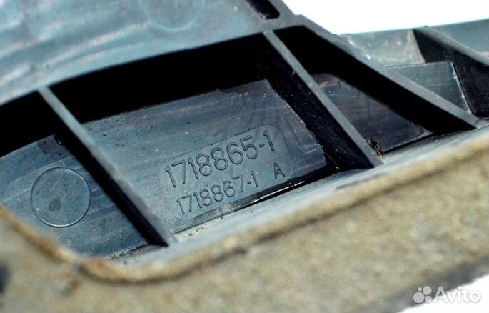 Крышка отделения для жгутов проводов кабины scania