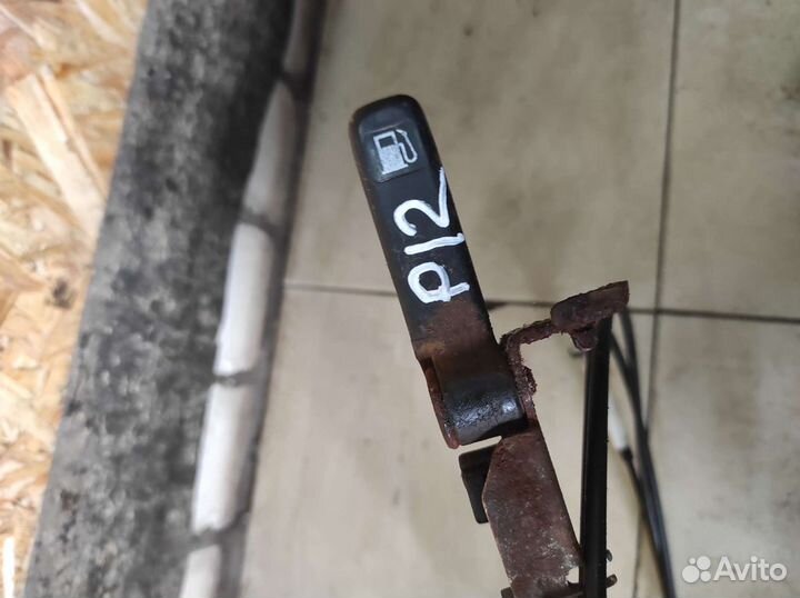 Тросик лючка бака Nissan Primera P12