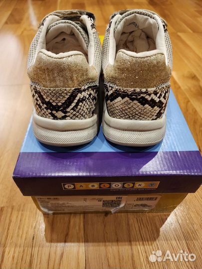 Кроссовки для девочки