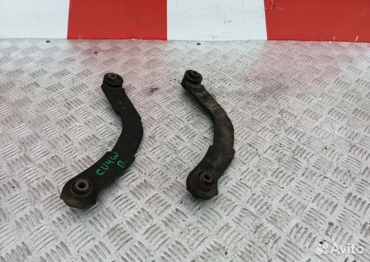 Задний поперечный рычаг Mitsubishi Outlander