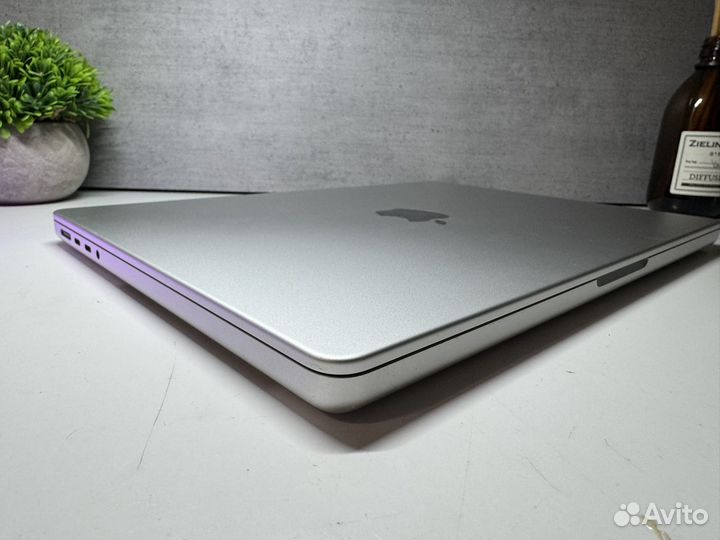 MacBook Pro 14 2023 M2 Pro/16/512 110 циклов