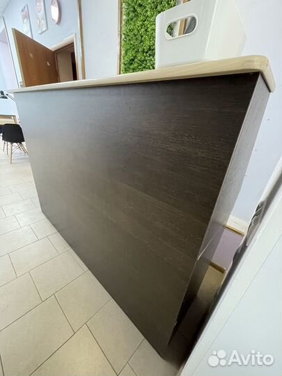 Стойка ресепшн