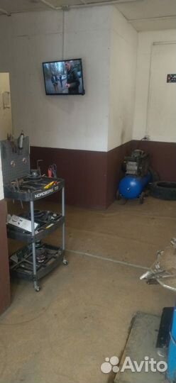 Шиномонтажник