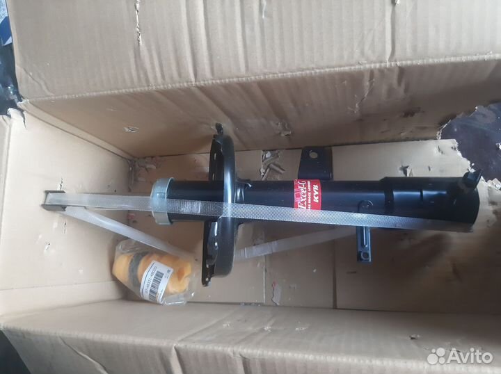 Передний правый амортизатор Toyota, Lexus RX