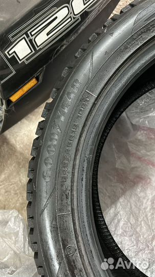 Goodyear UltraGrip Arctic 2 245/45 R19 102T