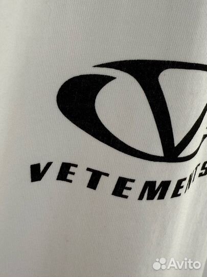 Футболка vetements