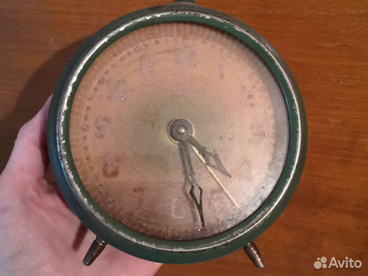 Часы будильник СССР