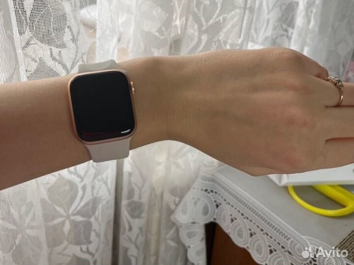 Смарт-часы Apple Watch SE