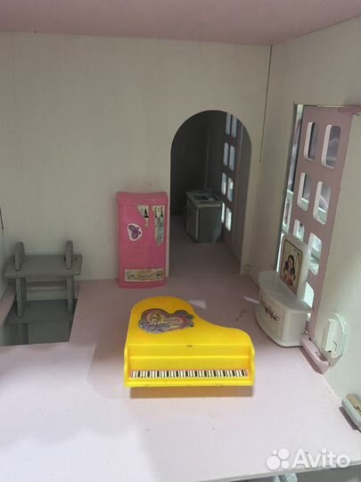 Кукольный домик с мебелью