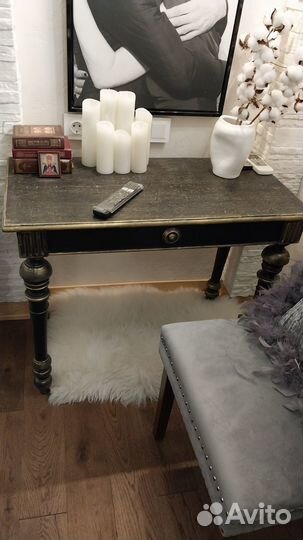 Старинный антикварный столик