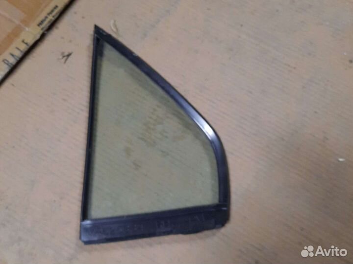 Форточка задняя правая двери на Mitsubishi lancer