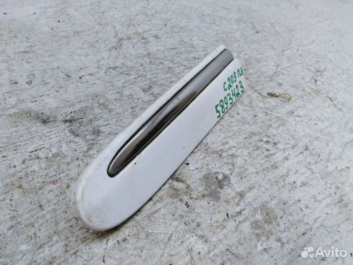 Молдинг переднего левого крыла