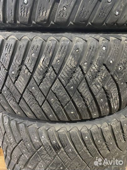 Goodyear Ultragrip Ice Arctic 215/55 R17 94T