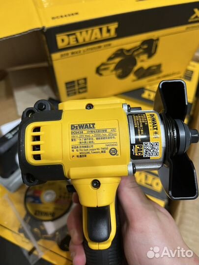 Мини ушм Dewalt DCS438