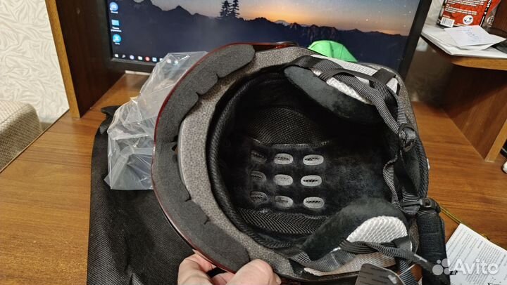 Шлем горнолыжный