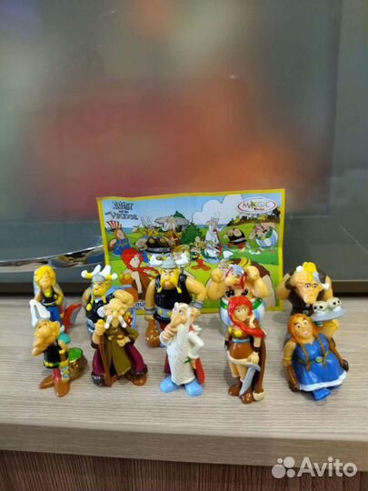 Игрушки из киндера Астерикс и викинги