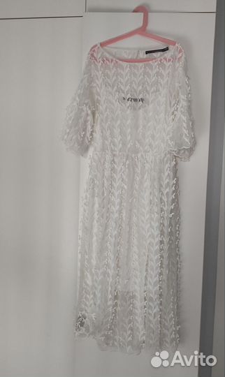 Нарядное белое платье