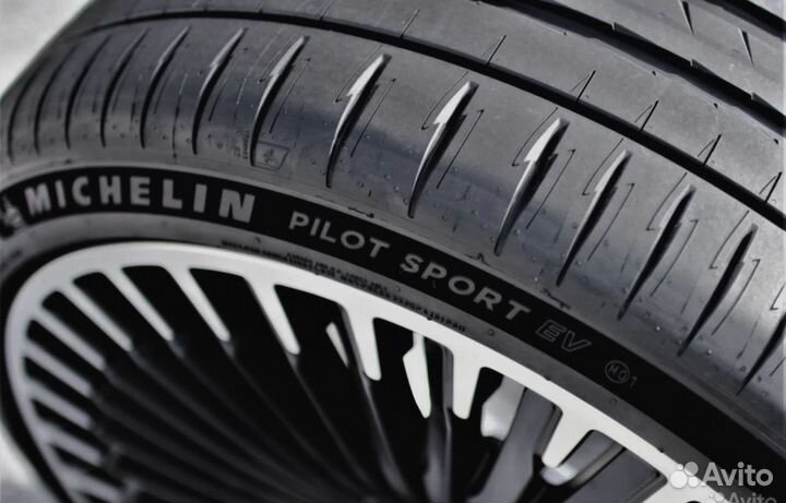 Michelin Pilot Sport EV Acoustic 275/35 R22 104Y