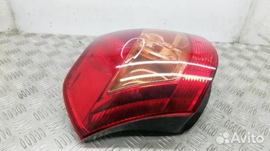 Фонарь задний правый toyota corolla E12 (8LV06MY01