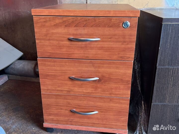 Тумбочки офисные