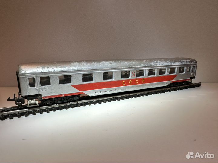 Модель пассажирского вагона 1:120 TT