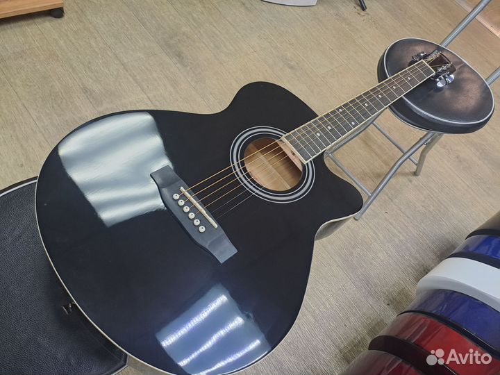 Гитара акустическая чёрная