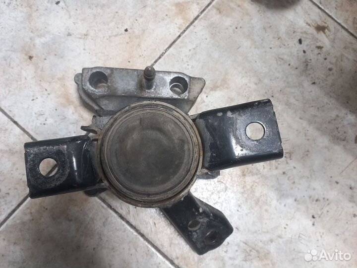 Опора двигателя(подушка) Rav 4