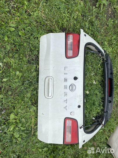 Задняя дверь багажника Нисан Либерти