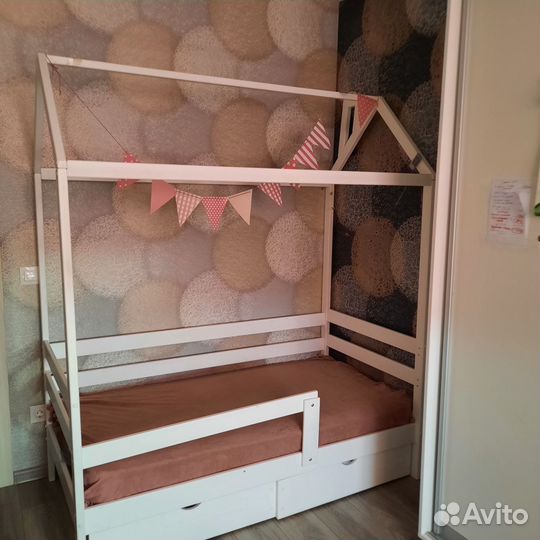 Кровать домик с матрасом 80160