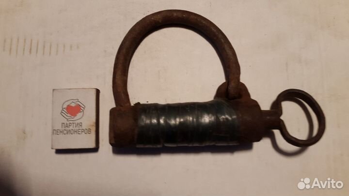 Навесной замок старинный