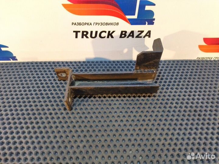 81416735120 Кронштейн спойлера бокового левый