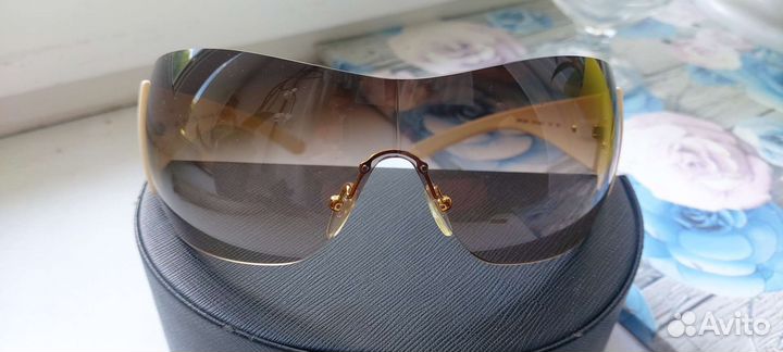 Солнцезащитные очки женские prada