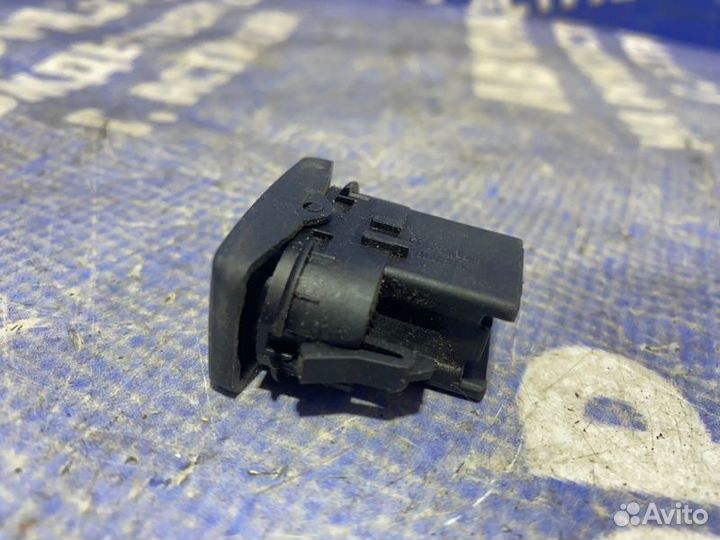 Кнопка стеклоподъемника Ford Focus 2 седан 2006