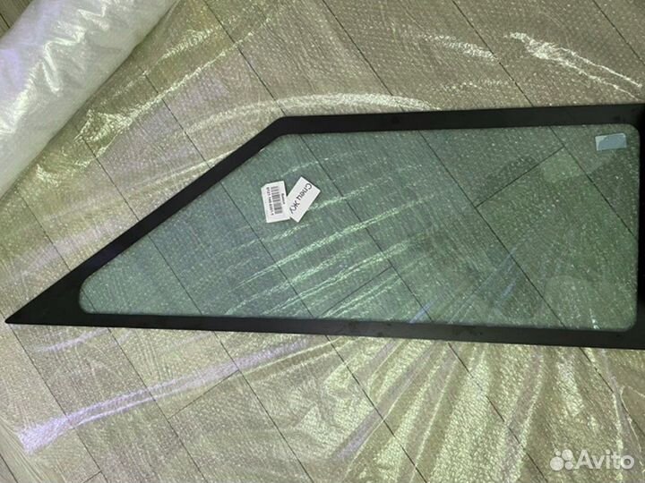 Стекло дверное левое верхнее форточка Caterpillar