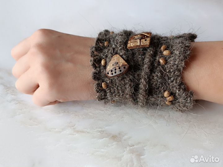 Лечебный браслет из верблюжьего пуха