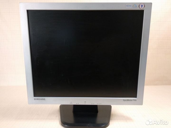 Монитор б/у 17