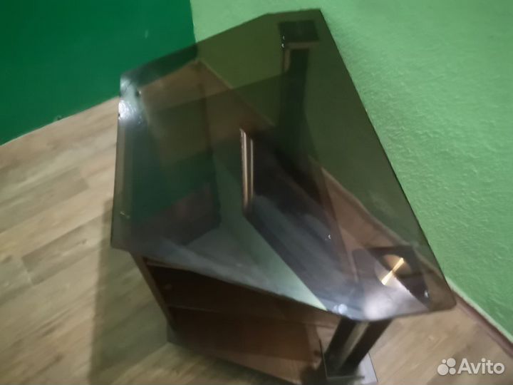 Стеклянная тумба под тв