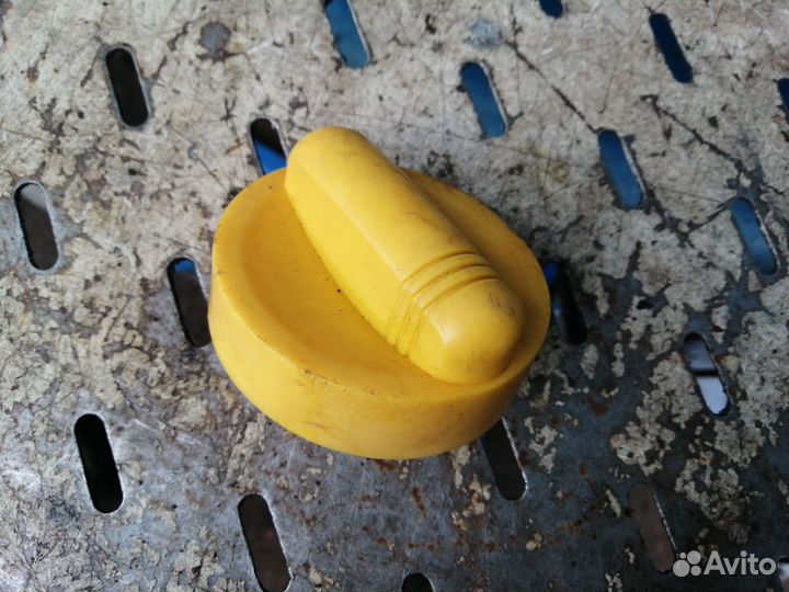 Крышка маслозаливной горловины Renault Logan 2