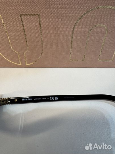 Солнцезащитные очки miu miu